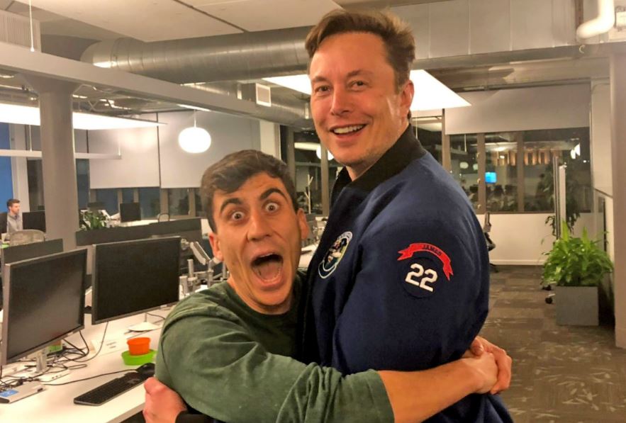 Кипрский тиктокер ждал встречи с Маском с октября 2022 года. И дождался в день объятый | Европа Кипр