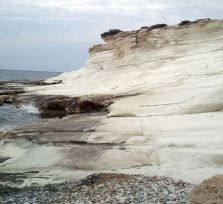 Белые скалы пляжа Аламанос