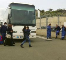 Прибыла новая партия беженцев. Глава МВД: тут вам не отель!