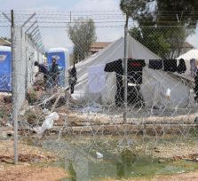 Беженцы атаковали кипрских полицейских камнями и палками 