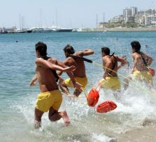 Кипрские спасатели: удлините наш график работы, чтобы не тонули туристы! 