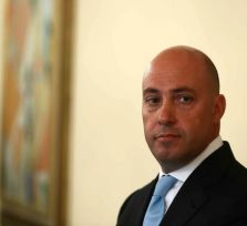 Глава минздрава Кипра заработает за месяц 20 000 евро для раковых больных