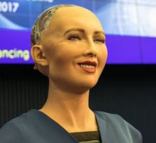 На Кипр прилетит робот София