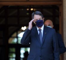 Президент Кипра никуда не летит. Саммит ЕС отложен из-за коронавируса у охранника 
