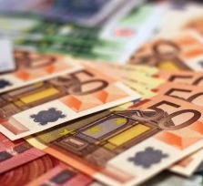 Россиян, получающих деньги из-за границы, могут приравнять к иностранным агентам?!
