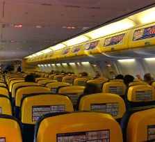 Ryanair сокращает объем ручной клади в салоне
