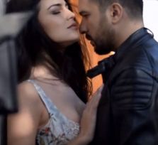 Таджикский певец и «Вице-мисс Украины» снялись на Кипре в страстном клипе (видео)