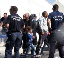 Власти Кипра спасают у берегов Полиса 100 беженцев 