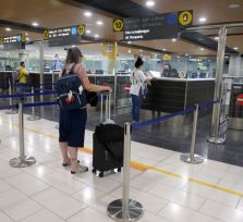 Власти Кипра ввели штраф 300 евро для прилетающих без онлайн-пропусков 