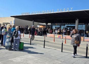 Аэропорт Пафоса возобновил работу после эвакуации персонала и пассажиров 