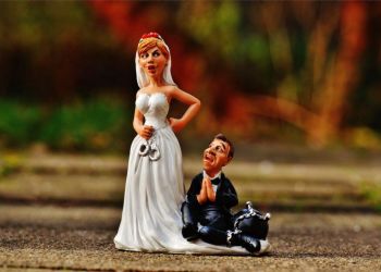 Что обсуждают в парламенте Кипра 19 ноября? Танцовщиц, хранение наручников, битье посуды, кражи мужа у жены (и наоборот) 