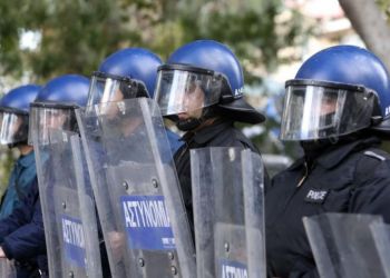 Футбольный матч на стадионе GSP завершился битвой фанатов с полицией (видео)