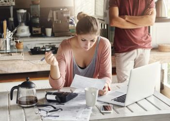 Как изменился подоходный налог на Кипре за 35 лет: от необлагаемых 2000 фунтов до 22 000 евро