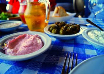 На модернизацию таверн и ресторанов кипрской кухни выделят 4 млн. евро 