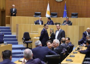 Парламент Кипра одобрил поправки к закону о предоставлении иностранцам кипрского гражданства по натурализации