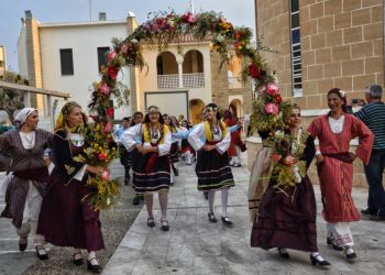 Пасхальные игры в городах и деревнях Кипра: прыжки в мешках, перетягивание каната и многое другое на свежем воздухе