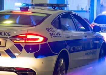 Полиция Лимассола остановила 22-летнего водителя за нарушение ПДД. В машине нашли полуметровое мачете