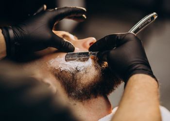 Полиция Лимассола устраивает рейды на парикмахерские, принадлежащие иностранцам 