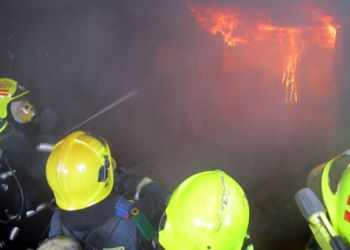 Пожар в порту Ларнаки: в трюме сухогруза, перевозящего бобы, загорелся экскаватор