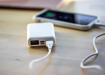 Пожарные Никосии потушили возгорание, вызванное неисправным портативным зарядным устройством