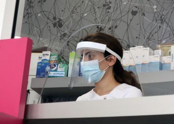 Правительство Кипра вернуло маски в аптеки и лаборатории