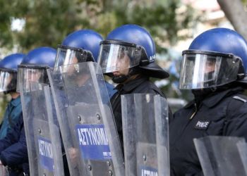 Проходят ли на Кипре психометрический тест сотрудники полиции, которым разрешено носить служебное оружие?