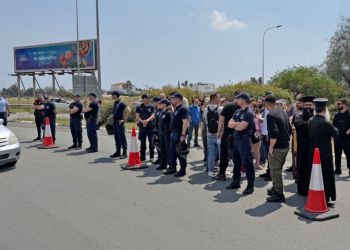 Протестующие животноводы покинули кольцевую развязку Ризоэлия. Движение возобновлено в обычном режиме