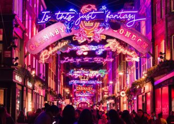 Ryanair предлагает улететь в осеннюю или зимнюю Европу. Цены на авиабилеты стартуют от 14,99 евро