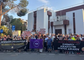«Рыба гниет с головы!» Сотни протестующих потребовали отставки генпрокурора Кипра и его заместителя 
