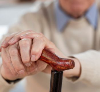Апелляционный суд Кипра обязал двух взрослых сыновей выплачивать 73-летнему отцу по 75 евро в месяц 