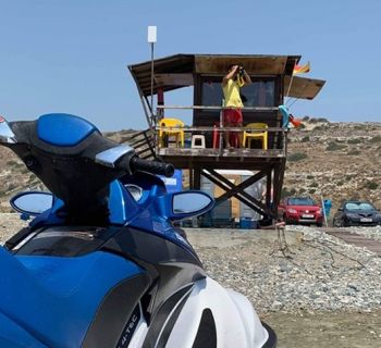 ЧП в Лимассоле: сильный ветер унес в море надувную лодку с 3-летним ребенком 