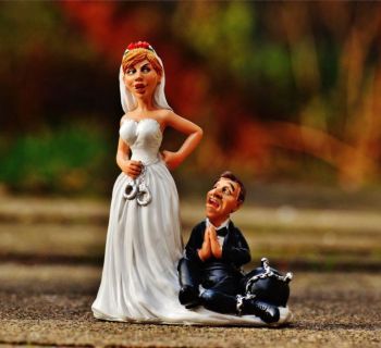 Что обсуждают в парламенте Кипра 19 ноября? Танцовщиц, хранение наручников, битье посуды, кражи мужа у жены (и наоборот) 