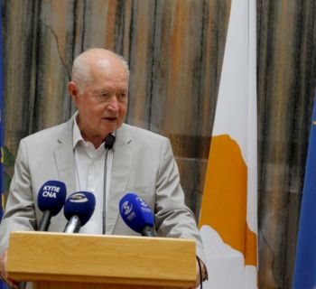 Экс-президент Кипра госпитализирован в тяжелом состоянии