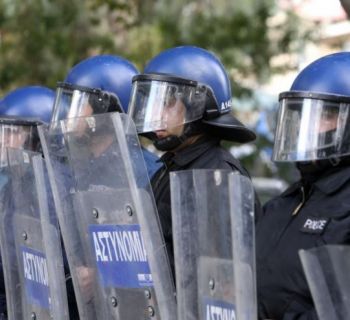 Футбольный матч на стадионе GSP завершился битвой фанатов с полицией (видео)