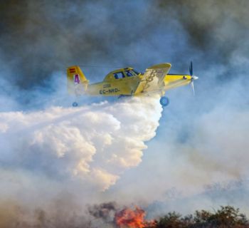 К тушению летних пожаров на Кипре готовы 14 самолетов и вертолетов. Это рекорд 