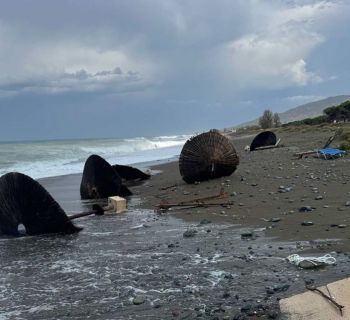 Кипр в конце августа: мини-наводнения, водяной смерч и пожары от молний