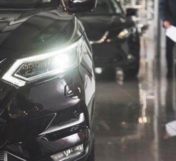 На Кипр доставлен в наручниках «импортер» автомобилей 