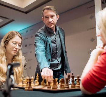 На Кипр прилетели звезды мировых женских шахмат 