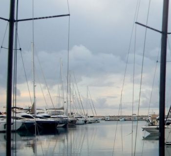 На погоду Кипра начинает влиять циклон Erminio. Он принесет кратковременные дожди и пыль