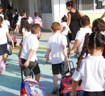 Родители — о дне забастовки учителей: 48 000 учащихся не смогут прибыть в школы к 11:00