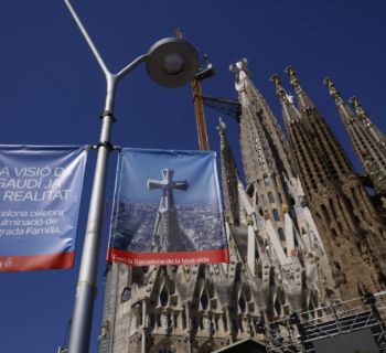 В Барселоне освятили самую высокую башню собора Саграда Фамилия. В церемонии принял участие президент Кипра