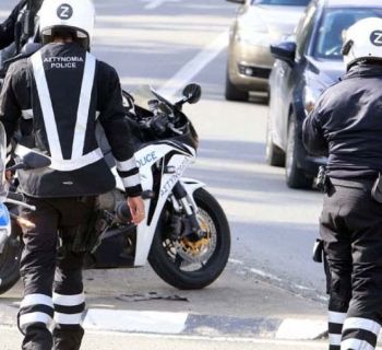 В Лимассоле водитель сбил полицейского и скрылся