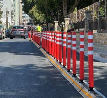 Житель Лимассола вырвал и выбросил спорные столбики на улице в центре города 