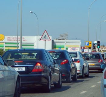Житель Никосии проводит в автомобильных пробках 99 часов в год