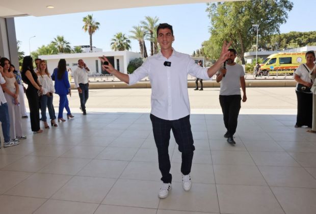 24-летний Фидиас Панайоту — о том, сколько он будет получать, работая депутатом Европарламента от Кипра