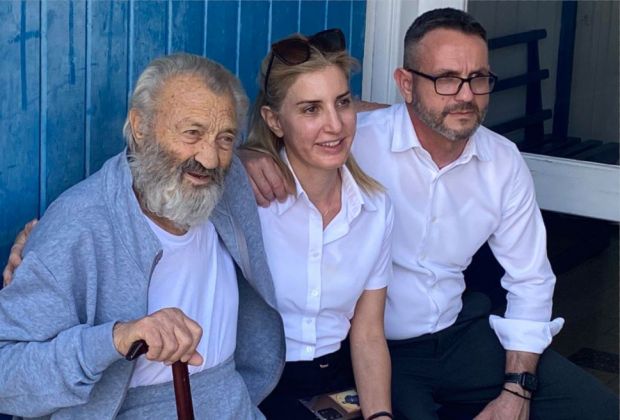 82-летний дедушка Хризанфос досрочно вышел на свободу. Благодаря президентскому помилованию