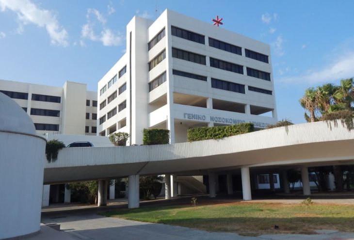 14-летняя девушка родила ребенка в больнице Лимассола. Задержан 19-летний подозреваемый 