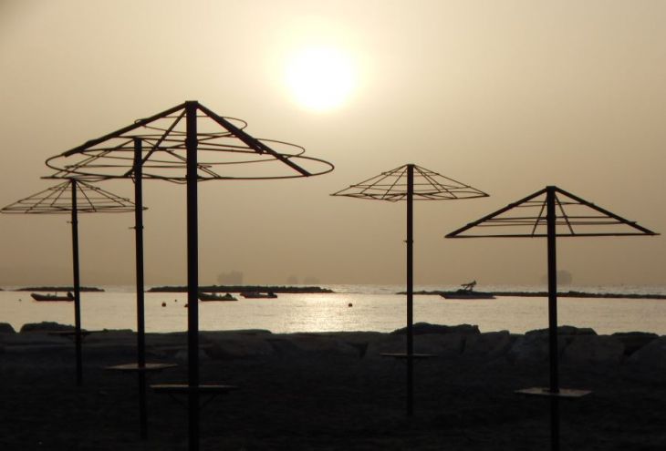 8 апреля сильный западный ветер очистит воздух Кипра от пыли