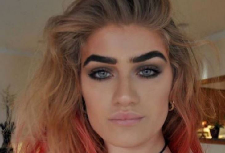 Kiprskaya Model S Gustymi Brovyami Ne Smogla Dozhdatsya Leta Chtoby Krastsya Po Ostrovu Evropa Kipr