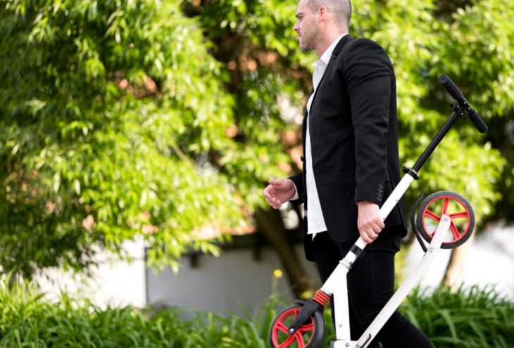 Парламент Кипра одобрил поправки к закону об электросамокатах. Речь идет о возрасте и штрафах 